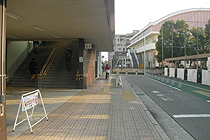 JR猪名寺駅です。西出口から下りると近いです。